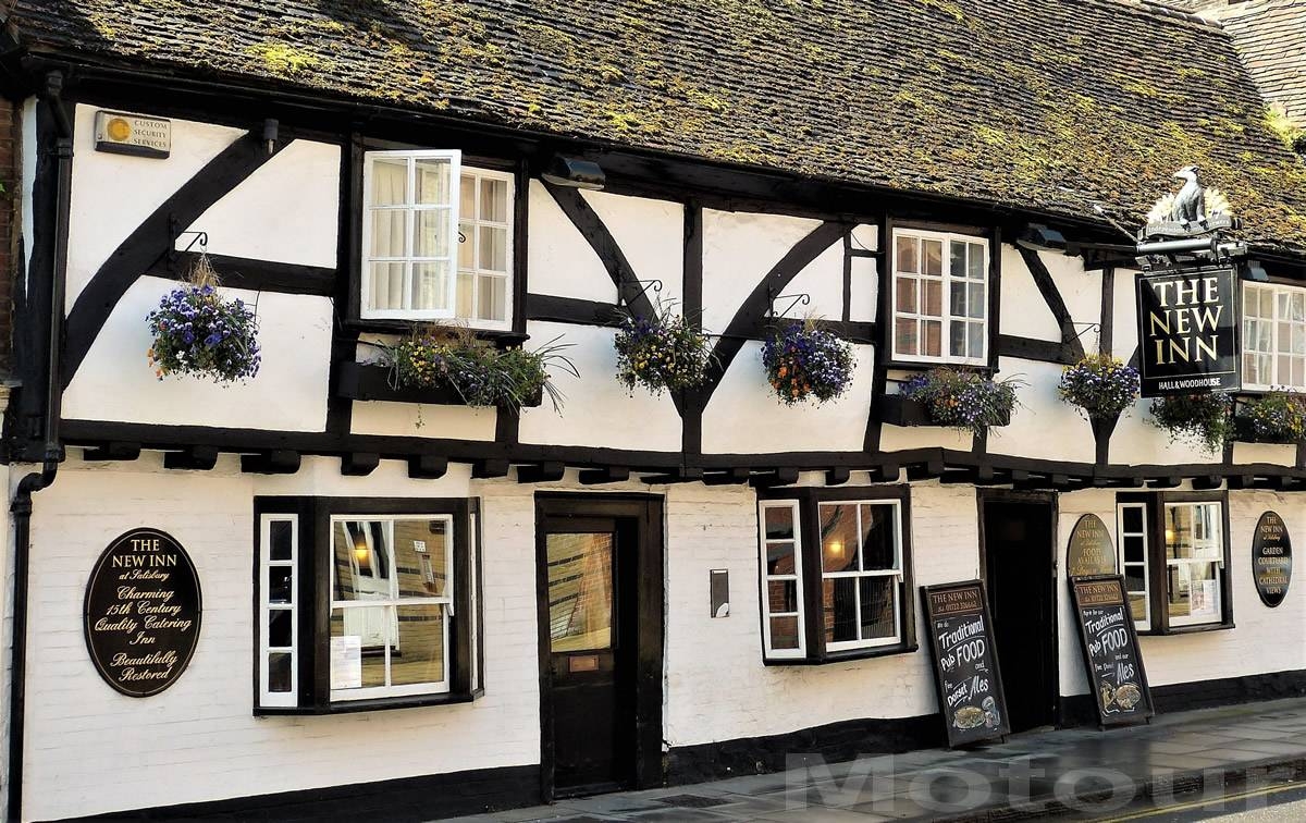 Die traditionellen Pubs in England und Irland sind oft in jahrhundertealten Gebäuden untergebracht