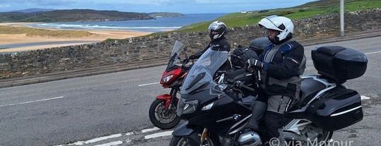 Die Teilnehmer genießen die gemeinsame Motorradfahrt