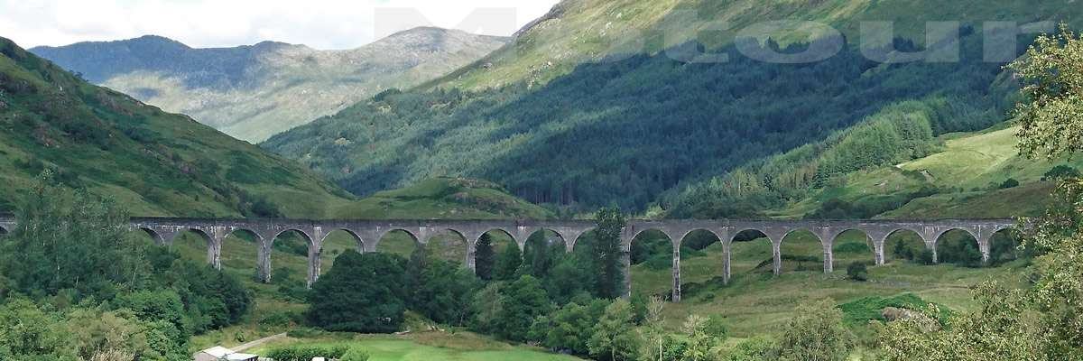 Antike Brücke aus dem Harry Potter Film auf unserer Motorradreise.