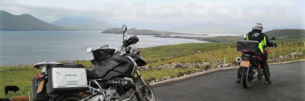Biker BMW während Motorradreise durch Schottland